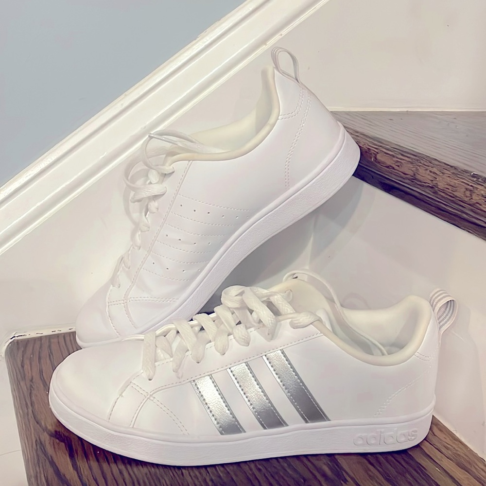 Adidas Court sneakers
